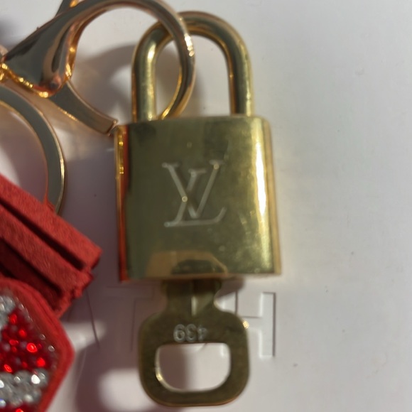 Louis Vuitton # 439 Lock & Key w/ unbranded Key Chain / Bag Charm - Picture 4 of 14